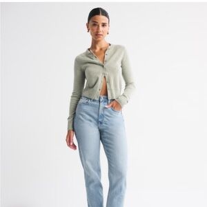 Abercrombie Curve Love Ultra High Rise 90s Straight Jean | Size 2/26